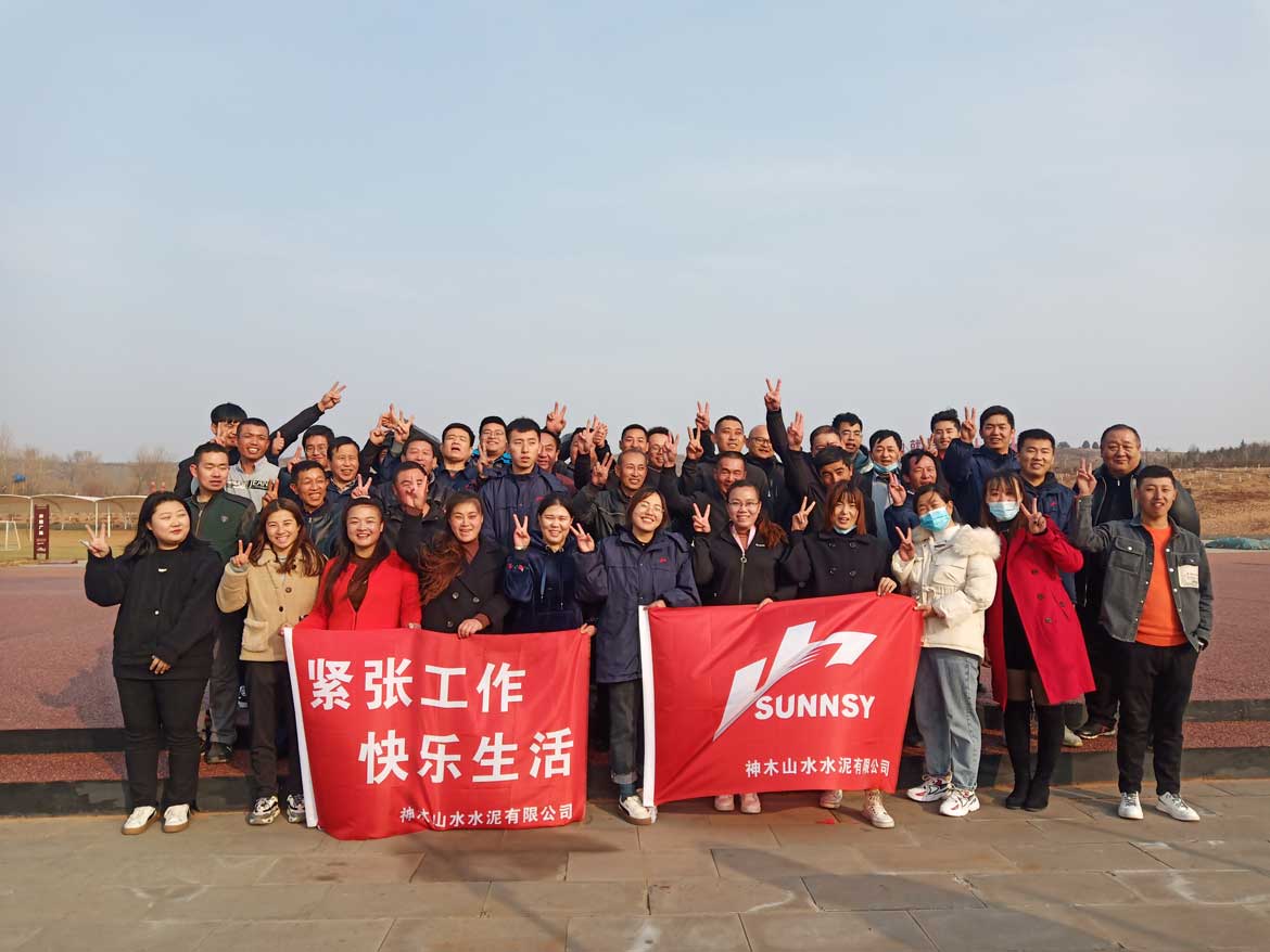 神木公司组织职工开展户外拓展活动_副本